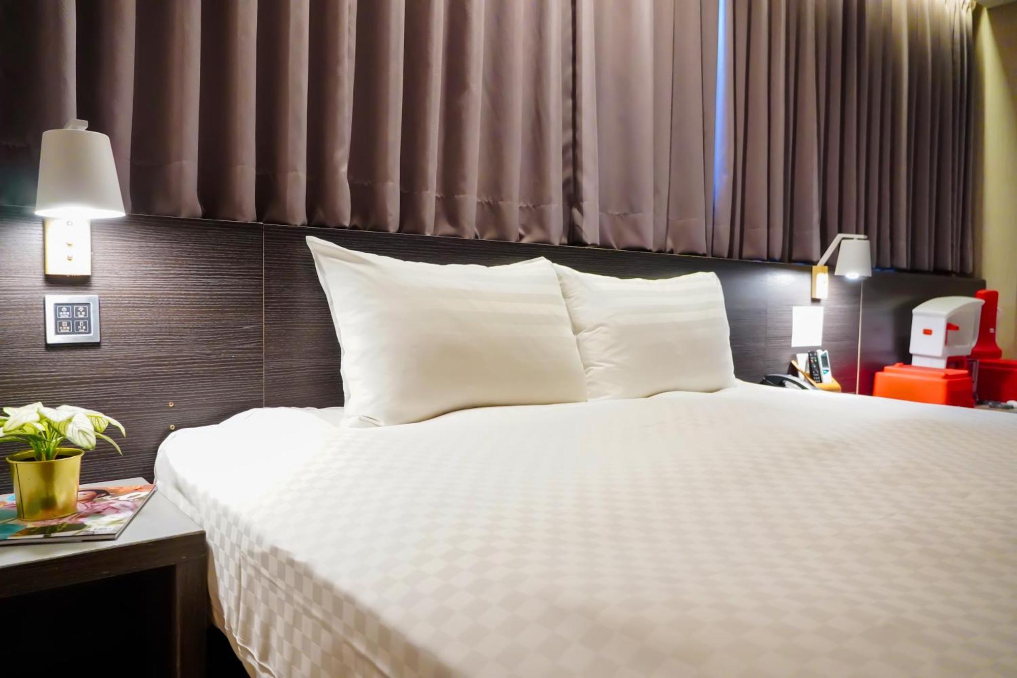 ยูนิก โฮเต็ล - สไมล์ 73 โฮเต็ล Hotel ไถจง ภายนอก รูปภาพ